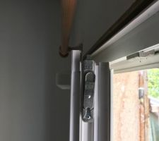 Porte fenêtre pvc verouillé en haut