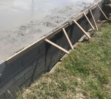 La planelle a lâchée quand la dalle a été coulée