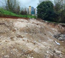 Talus devant la maison