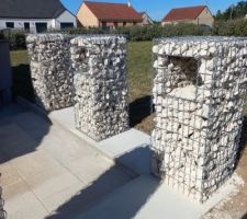 Gabions remplis à la minipelle n'importe comment!