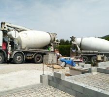 Coulage des dalles au camion pompe (jean-marc aux manettes)