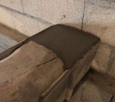 Scellement de la poutre saine dans le mur en parpaing
