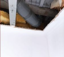 Recherche de la fuite sur les WC de l'étage
