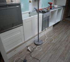 Debut de pose des elements de cuisine