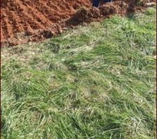 Le chef de chantier avec le terrassier