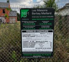 Nous avons aujourd?hui fait l?affichage du permis de construire sur notre terrain.
Une première étape de faite ?