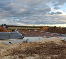 Pr&eacute;paration du sol pour couler la dalle