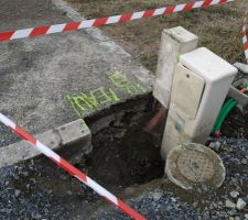Terrassement avant déplacement coffret et compteur eau