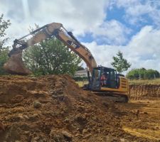 Pelle de 20 tonnes en action pendant 2 jours