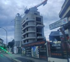 Ces deux petites photos pour commencer. État d'avancement du chantier au 17/08.
N'hésitez pas à partager votre ressenti par rapport à l'avancement de ce chantier du domaine saint george Edelis