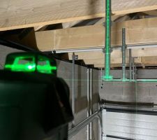 Isolation du toit du garage : Mise en place des suspentes et fourrures