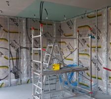 Isolation des murs et pose du pare-vapeur