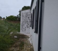 Mai 2020 la premi&egrave;re grosse fissure en r&eacute;paration. Je rapelle que ce mur est un poteau raidisseur...