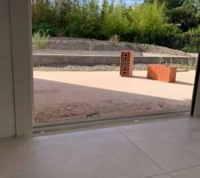 Carrelage RDC - seuil de la baie encastré
