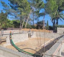 Vide sanitaire 4 rangs de parpaing doit 80cm +5cm +20cm de plancher, soit 105cm de socle