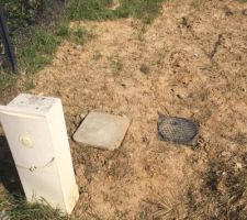 Manquerait pas un tuyau de sortie du compteur Véolia pour le chantier????