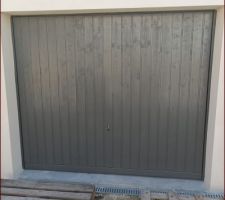 Mise en peinture de la porte de garage