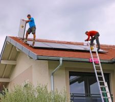 Toujours au Sud, mais près de l'autre pignon (Ouest), pour contourner l'avancée centrale