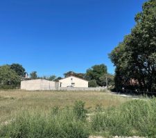 Le terrain c&ocirc;t&eacute; est