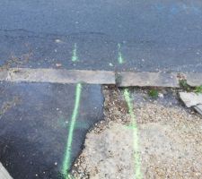 L emplacement ou il souhaiterait mettre son coffret devant le Lot E qui est un lot commune.
Sans demander notre avis et bien &eacute;videmment devant notre terrain, ce n est donc pas possible.