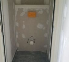 Wc des garçons. 
En cours ce sera à nous de finir.