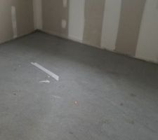 Notre chambre. 
Elle me para&icirc;t vraiment trop petite