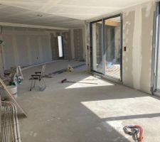 Nous avons prit un jointeur pour la partie maison qui a terminé fin Septembre (nous ferons nous les joints dans le garage/pool house)