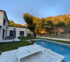 Vue luberon depuis terrasse piscine