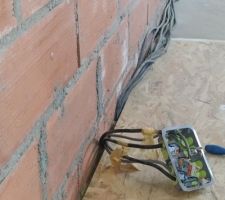 C&acirc;bles non d&eacute;branchables &agrave; mettre dans la cloison d'isolation int&eacute;rieure