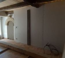 Après habillage du mur pierres/terre