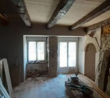 Avant habillage du mur pierres/terre.