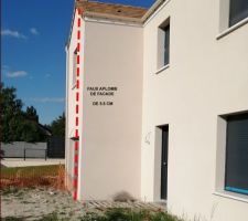 Faux aplomb de façade visible à l'oeil nu
