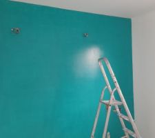 Peinture d une chambre,  au séchage,  vert émeraude.