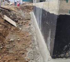 Création cunette béton avant installation drain et remblai terrain