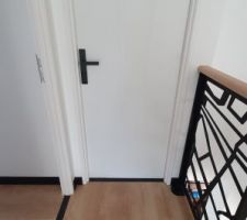 Nouvelles poign&eacute;es de porte &eacute;tage
Poign&eacute;es noires mat rectangulaires