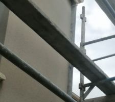 Levée de réserve et nouvelles malfaçons et désordres
Mise en ?uvre non conforme DTU et spécification technique du fabricant 
=> Épaisseur de 7 cm