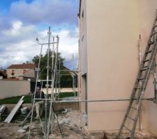 Levée de réserve et nouvelles malfaçons et désordres
Mise en ?uvre non conforme DTU et spécification technique du fabricant 
=> Épaisseur de 7 cm