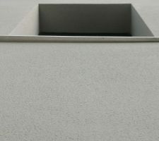 Levée de réserve et nouvelles malfaçons et désordres
Mise en ?uvre non conforme DTU et spécification technique du fabricant 
=> Épaisseur de 7 cm