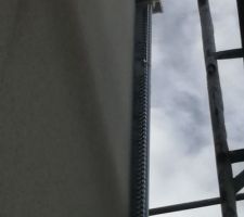 Levée de réserve et nouvelles malfaçons et désordres
Mise en ?uvre non conforme DTU et spécification technique du fabricant 
=> Épaisseur de 7 cm