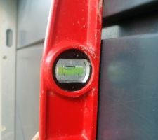 Levée de réserve et nouvelles malfaçons et désordres
Mise en ?uvre non conforme DTU et spécification technique du fabricant 
=> Épaisseur de 7 cm