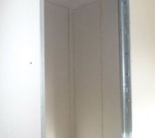 Porte coulissante dans cloison (dressing)