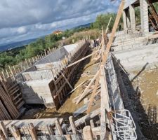 La piscine et les coffrages des terrasses