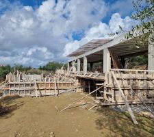 La piscine et les coffrages des terrasses