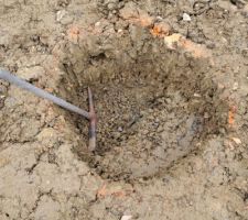 On fait les trous pour les arbres à venir