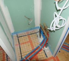 Emplacement du ballon dans la salle de douche