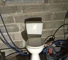 Enfin des WC (provisoires)!