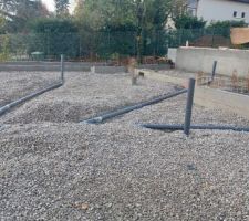 Commencement du sous dallage avec les &eacute;vacuations