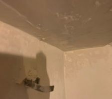 Placo sous poutres : je n?arrive pas &agrave; faire un truc propre :/