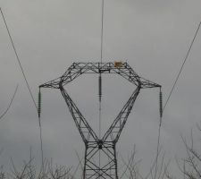 &agrave; 20 m du terrain