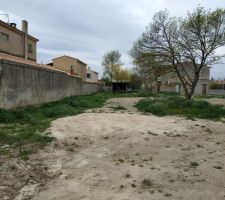 Le terrain est - ouest